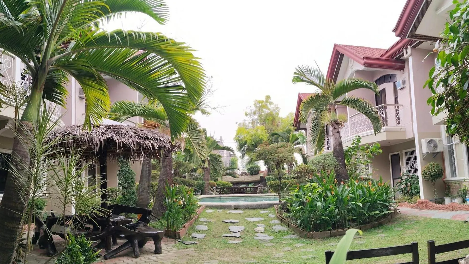 Ev2 Townhouse Hotel Angeles Philippinen