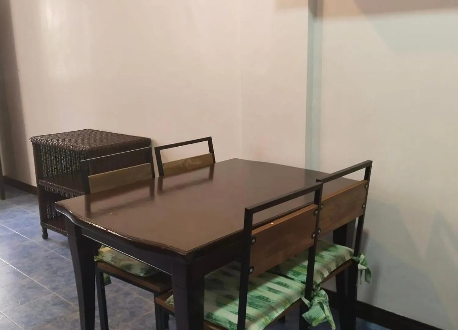 Ev2 Townhouse Hotel Angeles